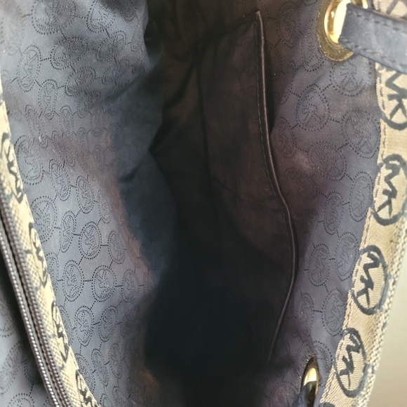 (1308)  Beautiful MICHAEL Michael Kors Womens Handbag - Picture 3 of 14